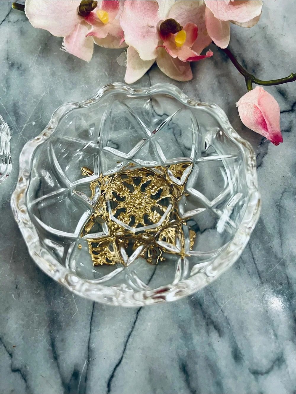 VTG Killarney Crystal Ireland Trinket Dish 22K Gold Claddagh Lid & Filigree Base